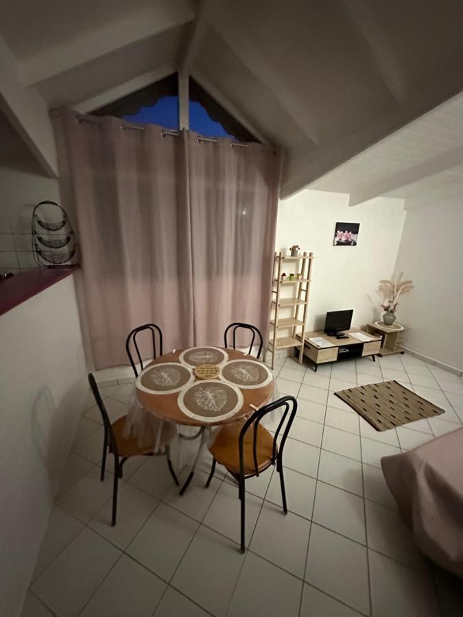 Appartements: Plage & Commerces A 200M Sainte-Anne  Eksteriør bilde